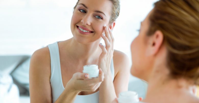 Beneficiile esențiale ale utilizării cremei hidratante pentru piele