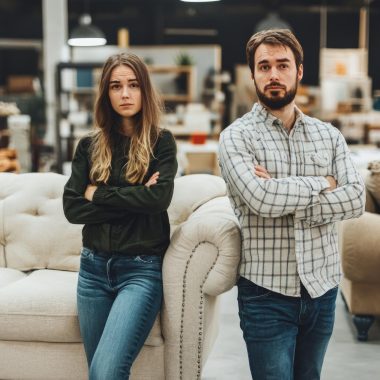 Cât de mari sunt reducerile în outlet-urile de mobilă?