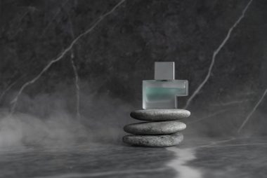 Știința din spatele Scento: de ce unele parfumuri dispar rapid, iar altele rezistă zile întregi?