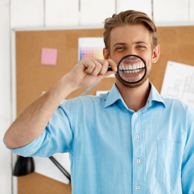 Ce trebuie luat în calcul când alegi materialul pentru o lucrare dentară protetică pe mai multe elemente?
