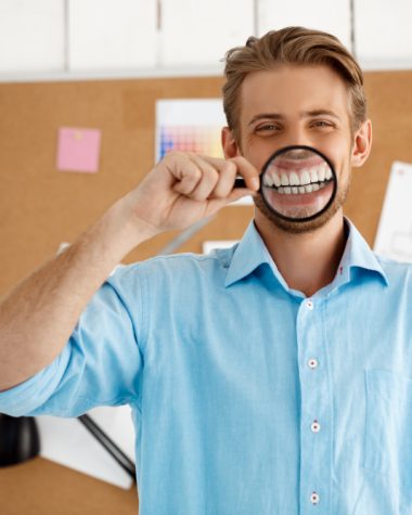 Ce trebuie luat în calcul când alegi materialul pentru o lucrare dentară protetică pe mai multe elemente?